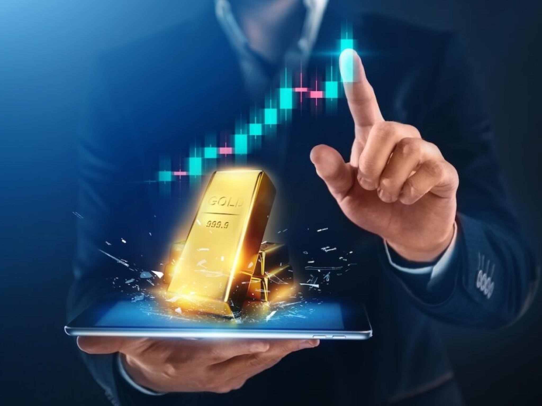  gold-hits-3650-robinhood-spikes-15-on-sp-500-inclusion-whats-moving-markets-monday 