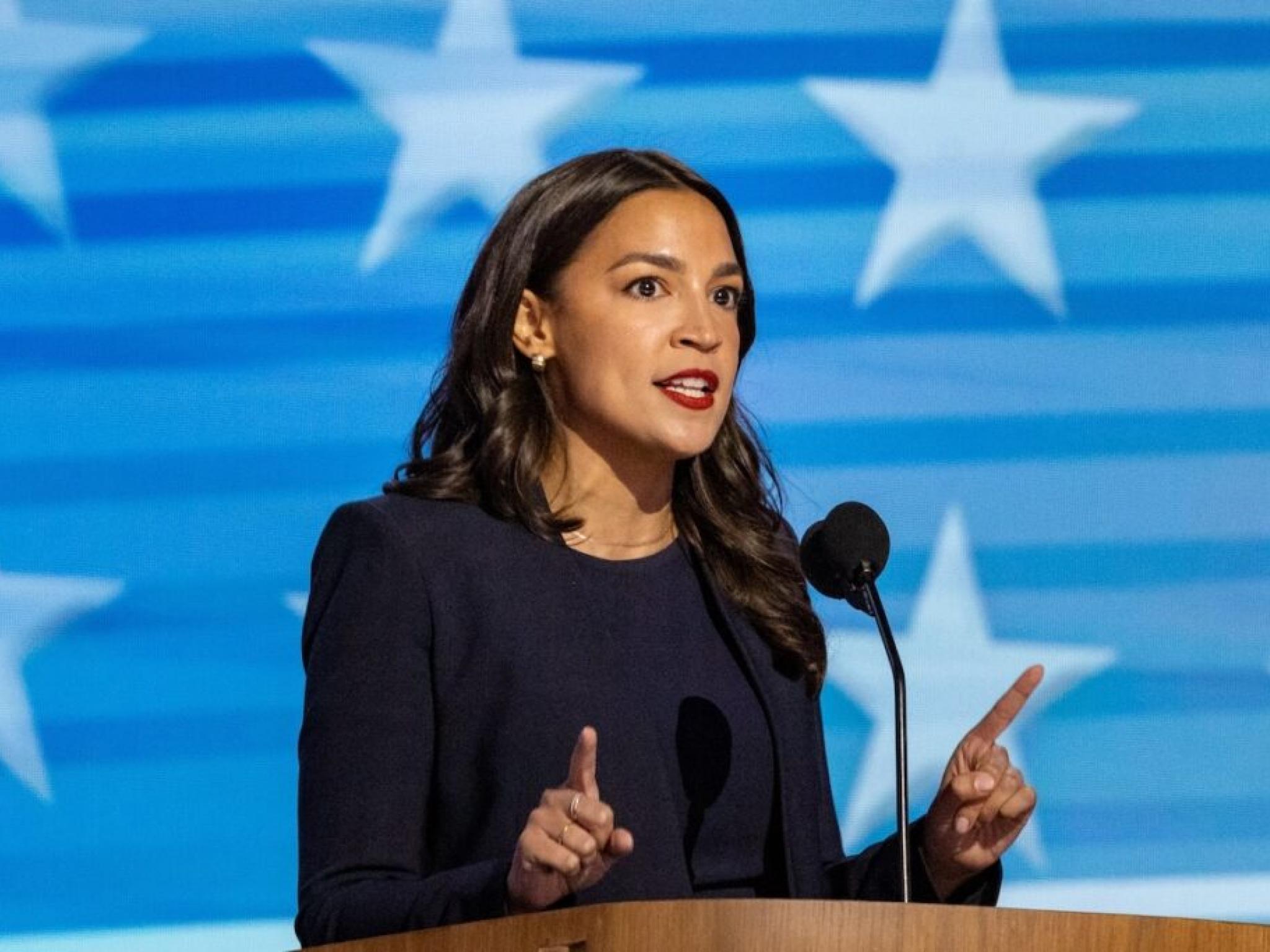 AOC, 공화당의 `추후 협상` 거부하며 의료보험료 폭등 우려 제기