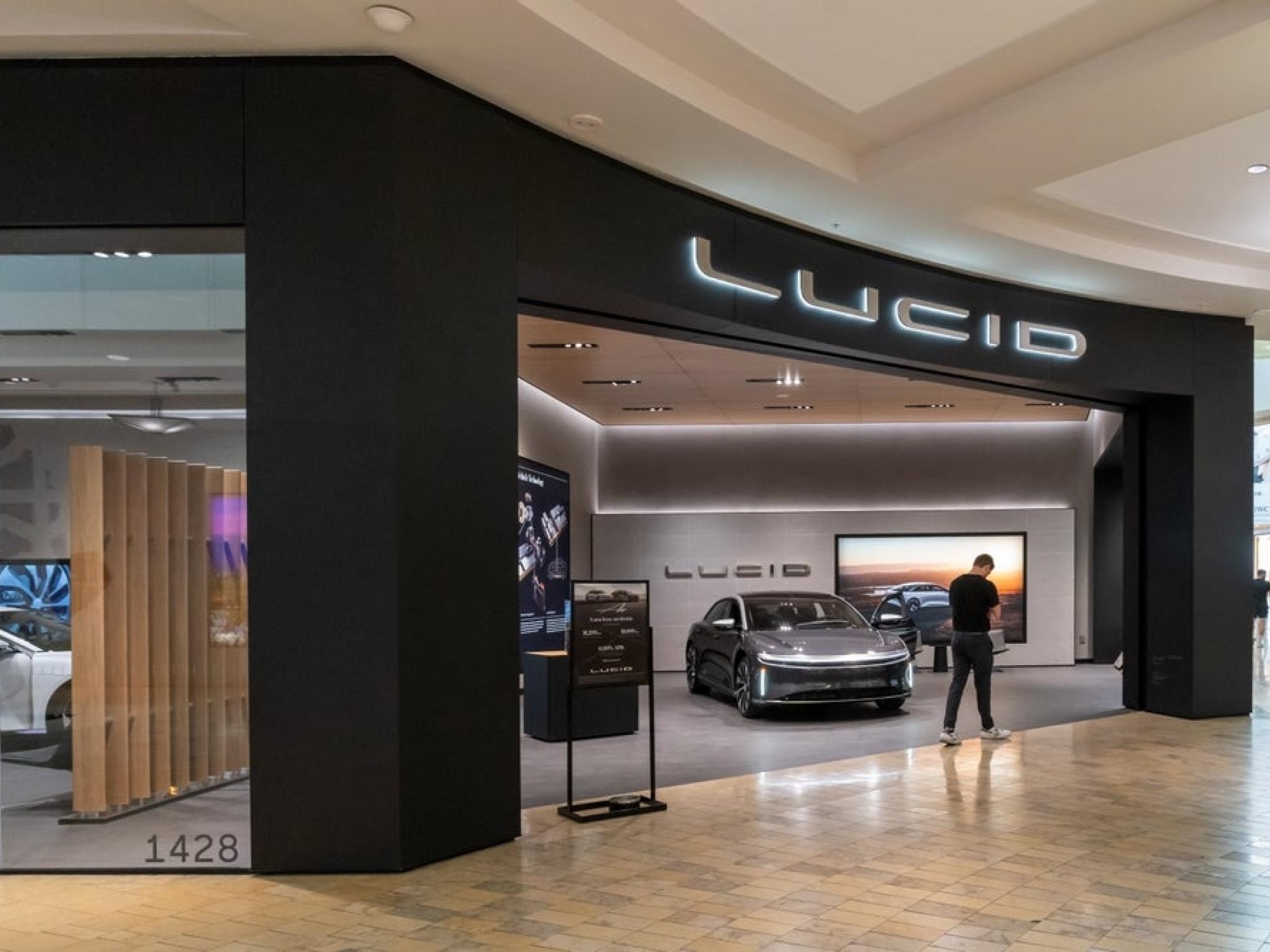  tesla-rival-lucid-rolls-out-gravity-in-canada 
