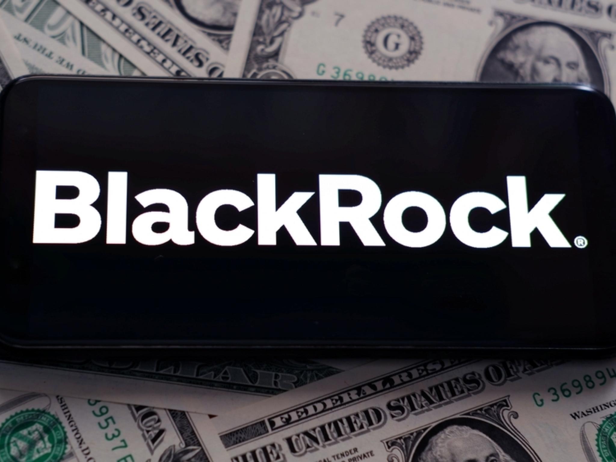 strong-fee-growth-and-citi-mandate-boost-blackrocks-outlook 