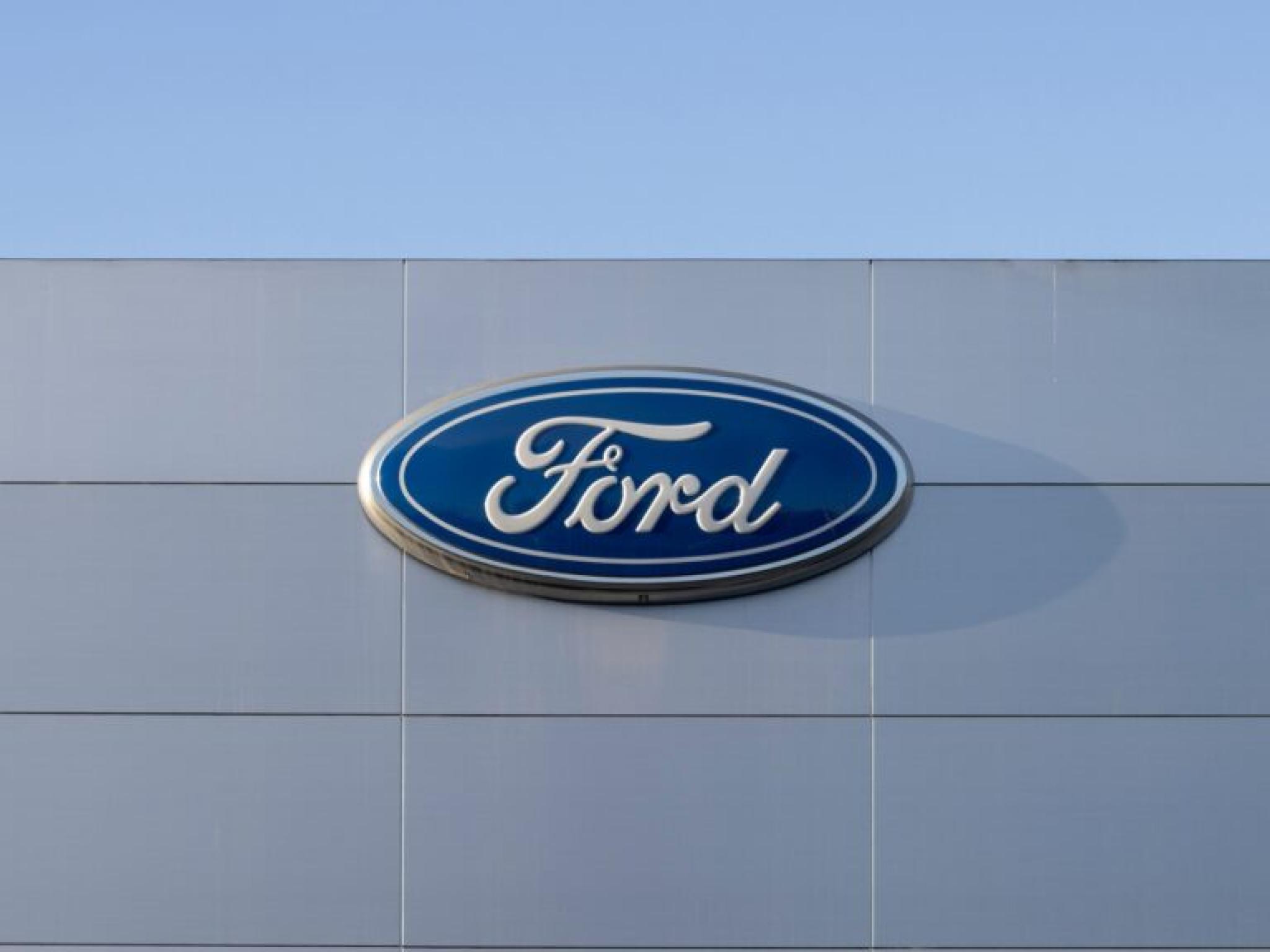  the-ford-f-150-lightning-is-now-cheaper-by-4000-offers-more-range-despite-ev-incentive-rollback 
