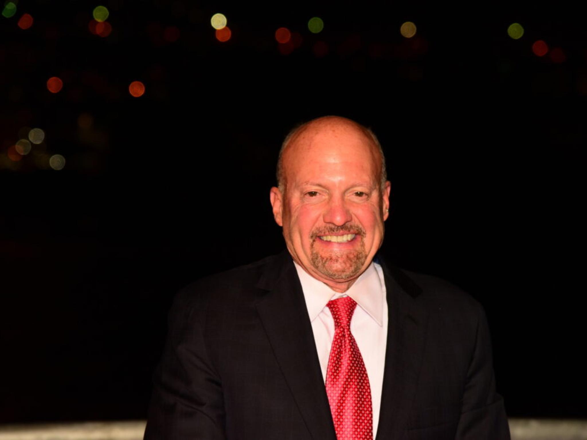  jim-cramer-predicts-fed-rate-cuts-as-regional-banks-stumble-credit-cavalry-is-right-on-time 
