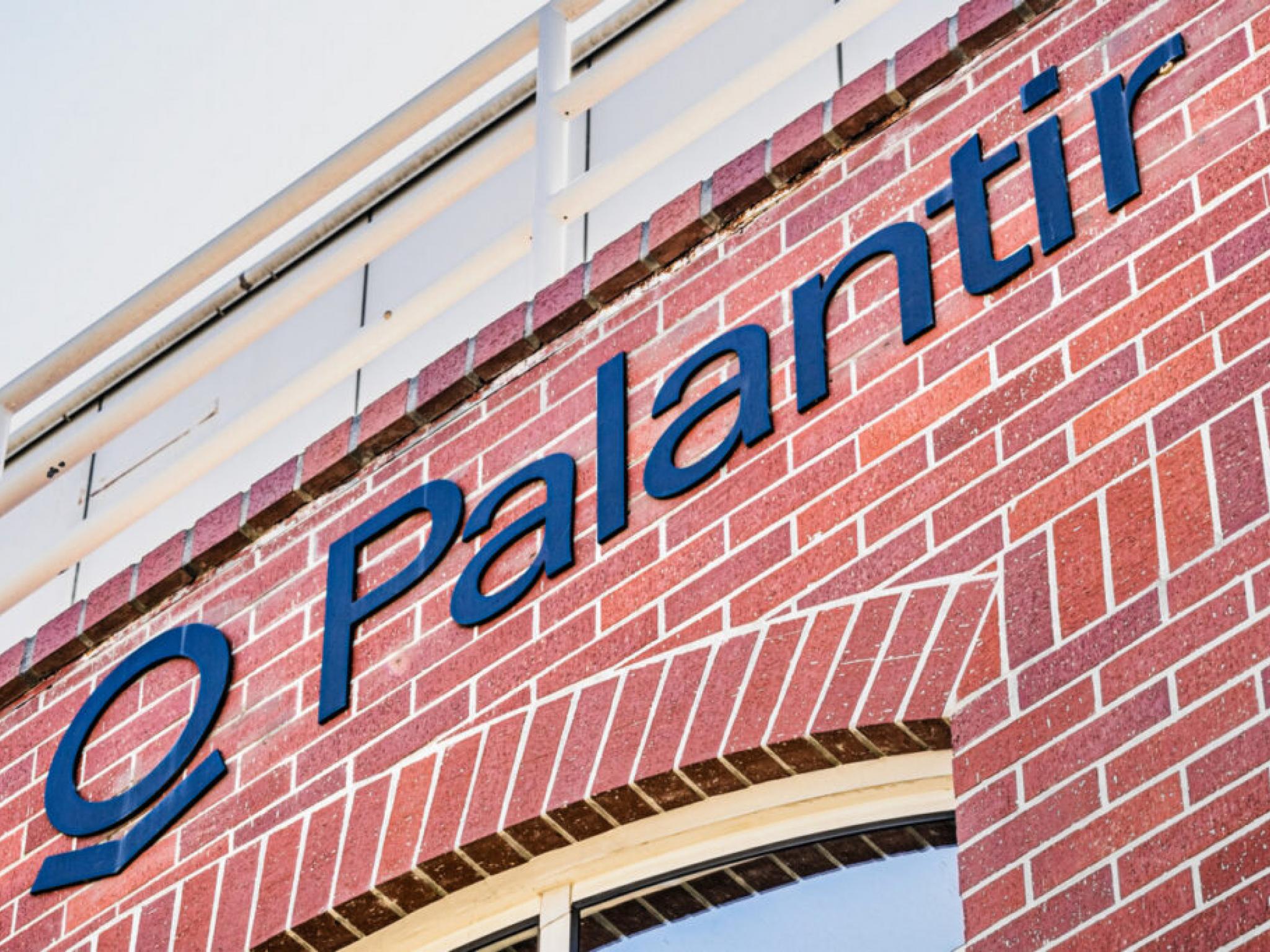  palantir-brings-aip-to-lumens-network-fabric-in-ai-push 