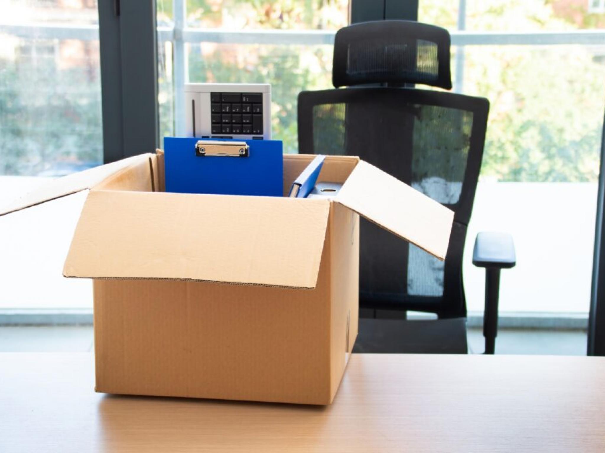 amazon-ups-slash-desk-jobs-ai-is-coming-for-your-manager