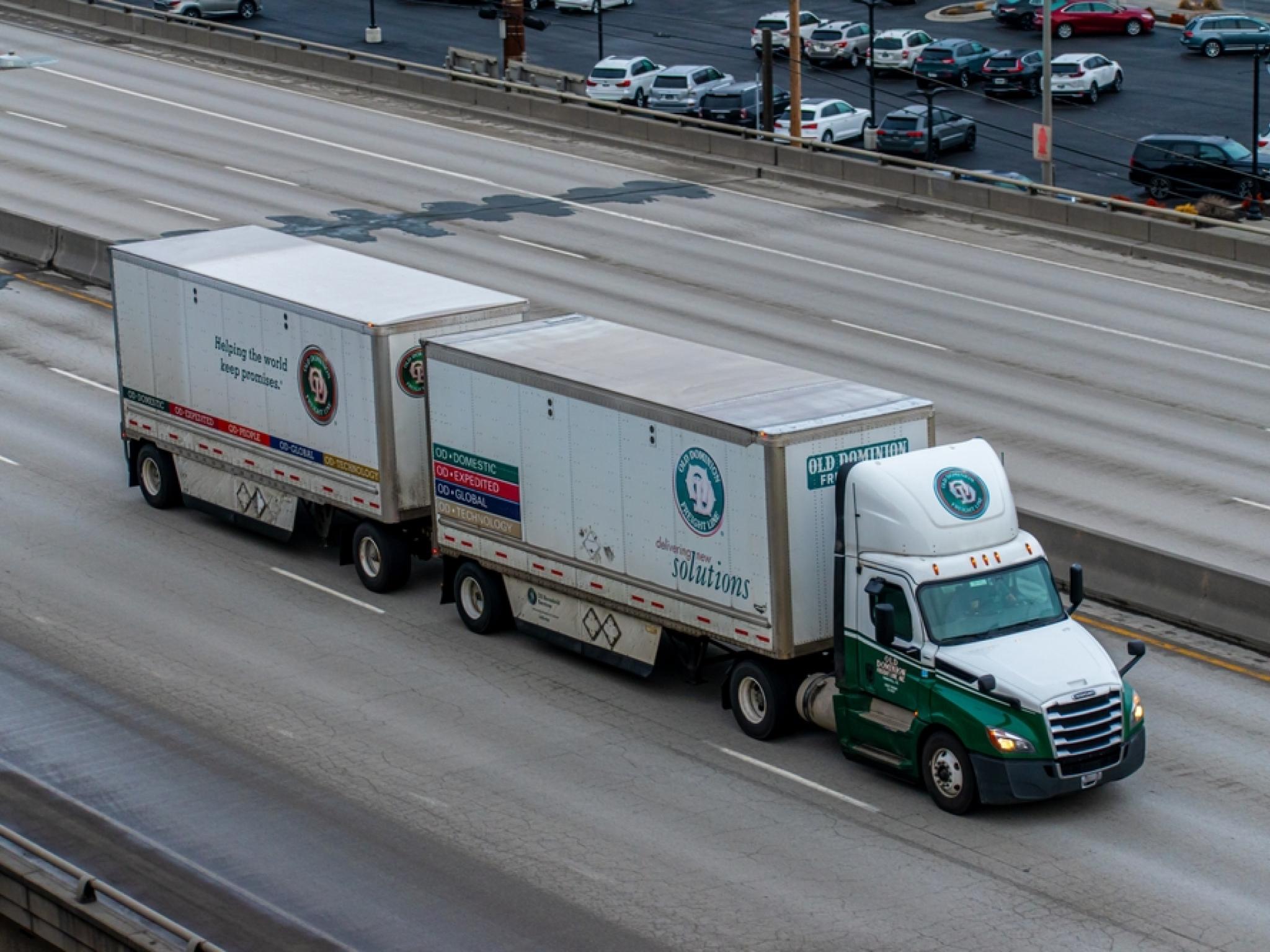  odfl-shares-jump-as-q3-earnings-top-forecasts-despite-freight-slowdown 