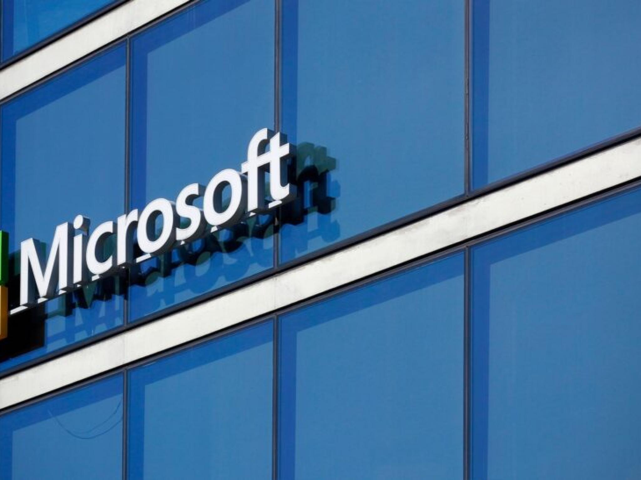 La directrice financière de Microsoft, Amy Hood, déclare que les revenus du cloud “pourraient être plus élevés”, mais qu’Azure est “en manque de capacité” en raison de la demande croissante en intelligence artificielle.