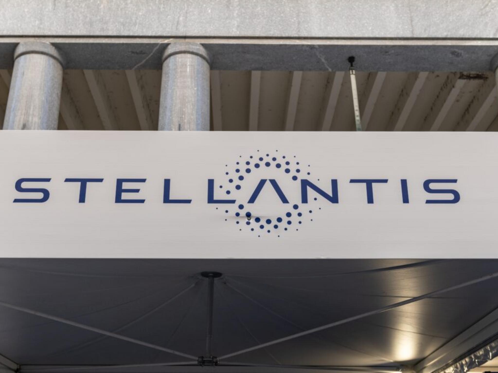 gm-ford-stellantis-supplier-vaults-into-top-10-momentum-stocks--breakout-ahead