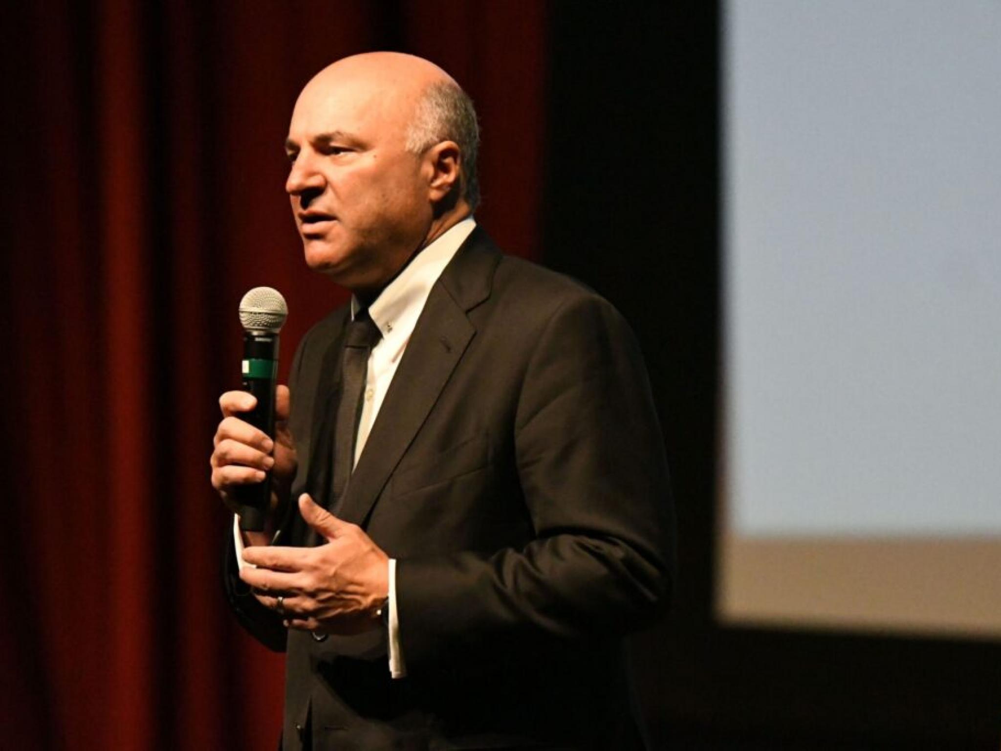 Kevin O’Leary admet qu’il a eu “quelques échecs catastrophiques”, mais affirme que “vous avez seulement besoin d’une victoire, et vous vous libérez”.