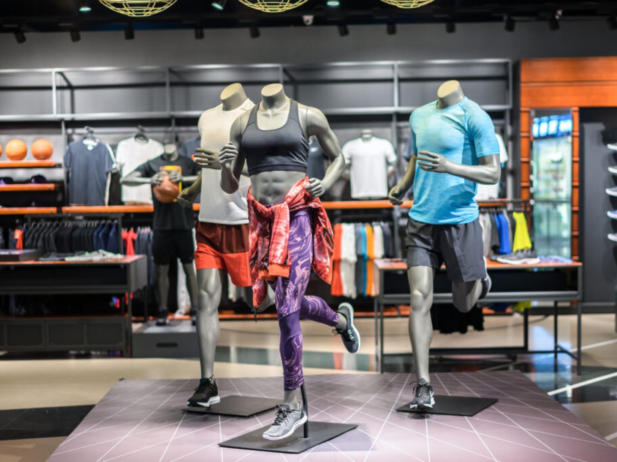 Voici comment un gars gagne 6,5 millions de dollars en tant que revendeur de vêtements d’occasion