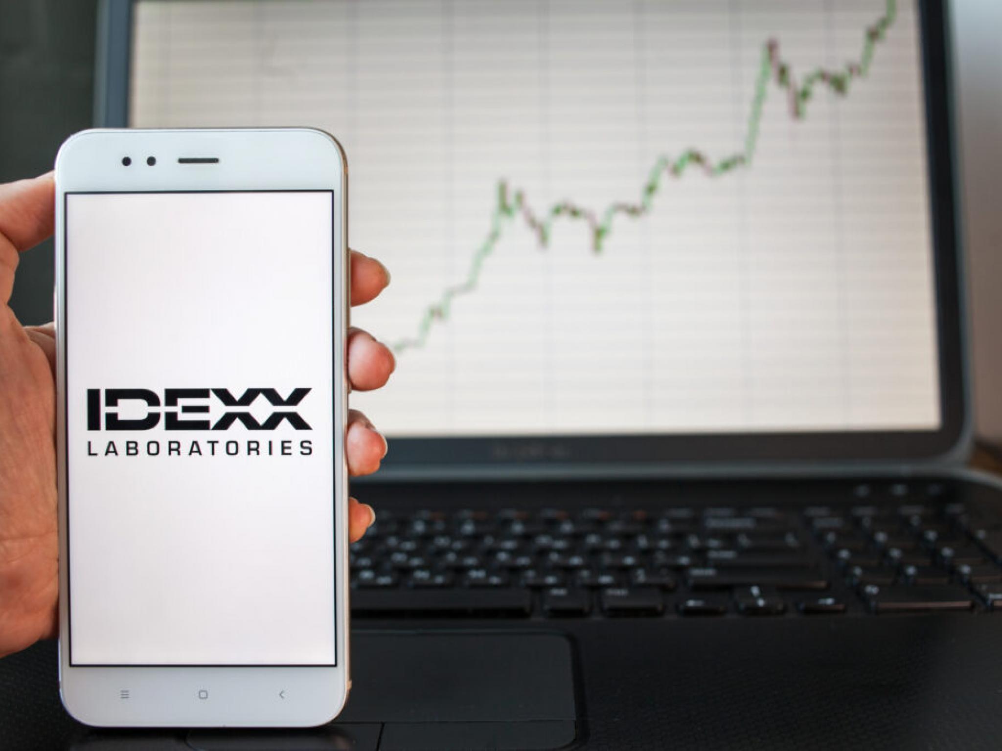 Les laboratoires Idexx prolongent leur rallye à la suite de résultats trimestriels optimistes et de perspectives encourageantes