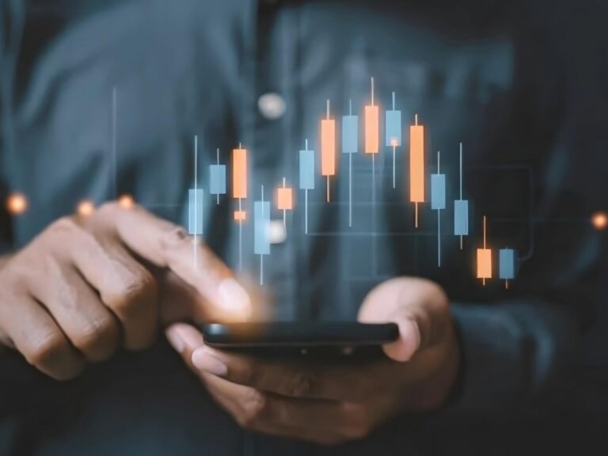  robinhood-duolingo-qualcomm-applovin-and-snap-why-these-5-stocks-are-on-investors-radars-today 