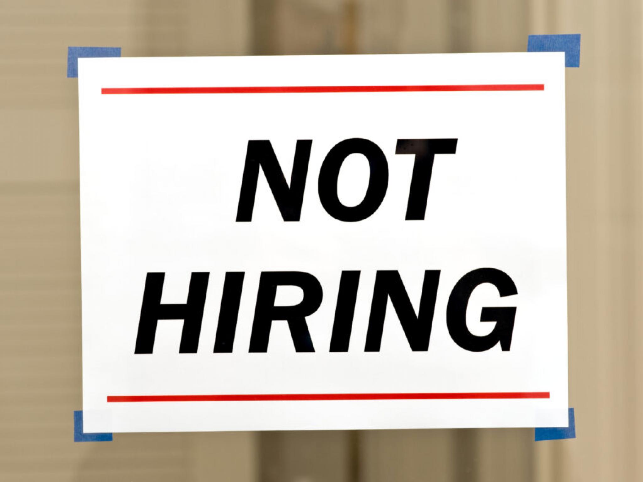 La NRF déclare que les embauches de vacances chuteront à leur plus bas niveau en 15 ans : voici ce que les demandeurs d’emploi doivent savoir