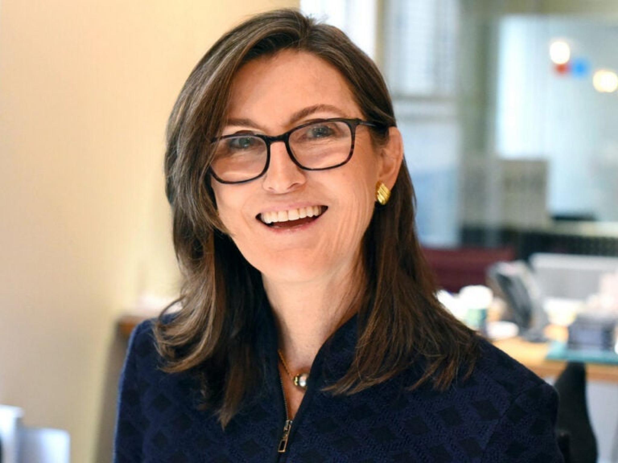 Cathie Wood confirme l’objectif de prix du Bitcoin de 1 million de dollars malgré la volatilité du marché