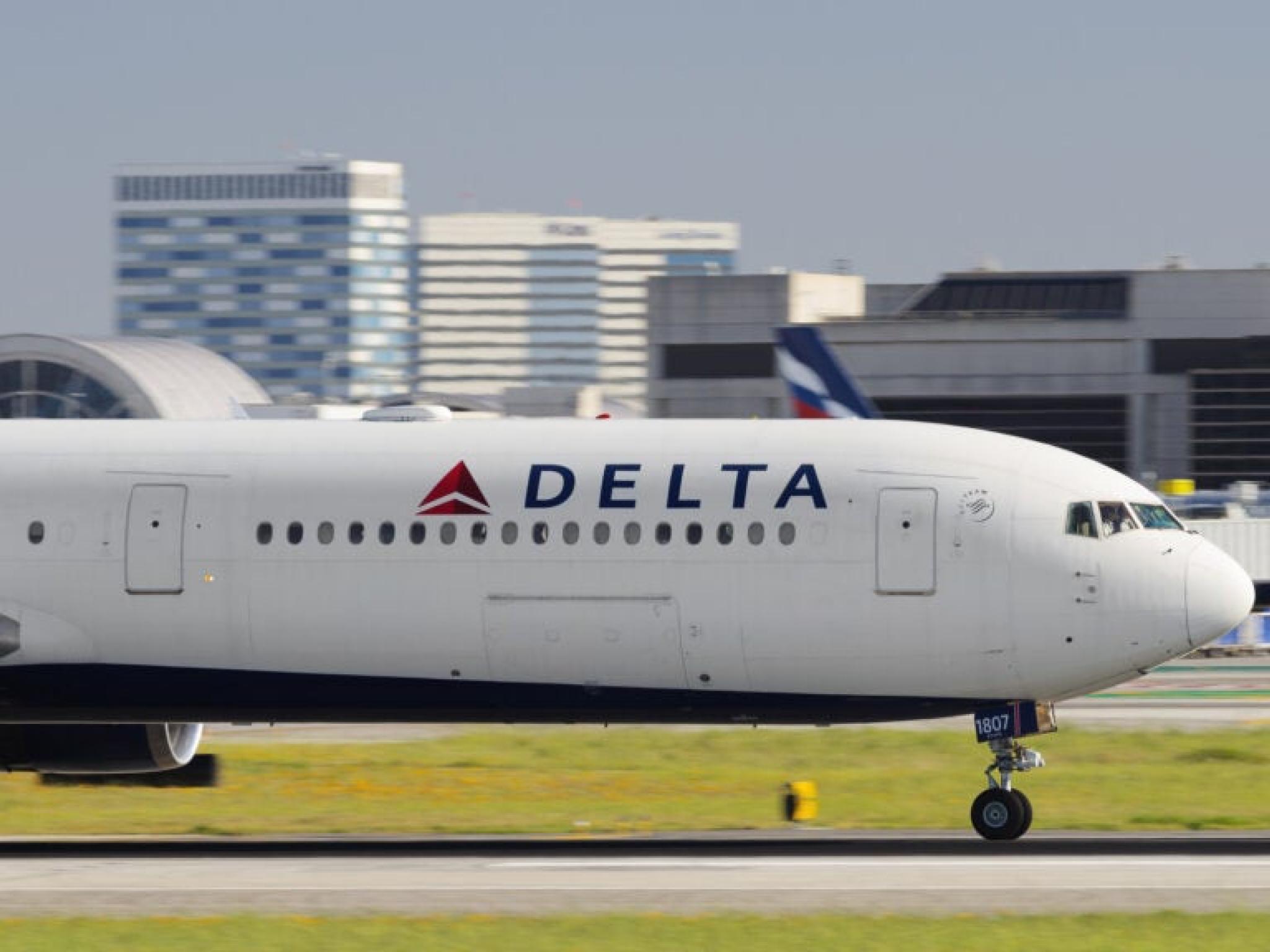  options-corner-delta-air-lines-just-flashed-a-rare-quant-signal-as-washington-moves-to-reopen 