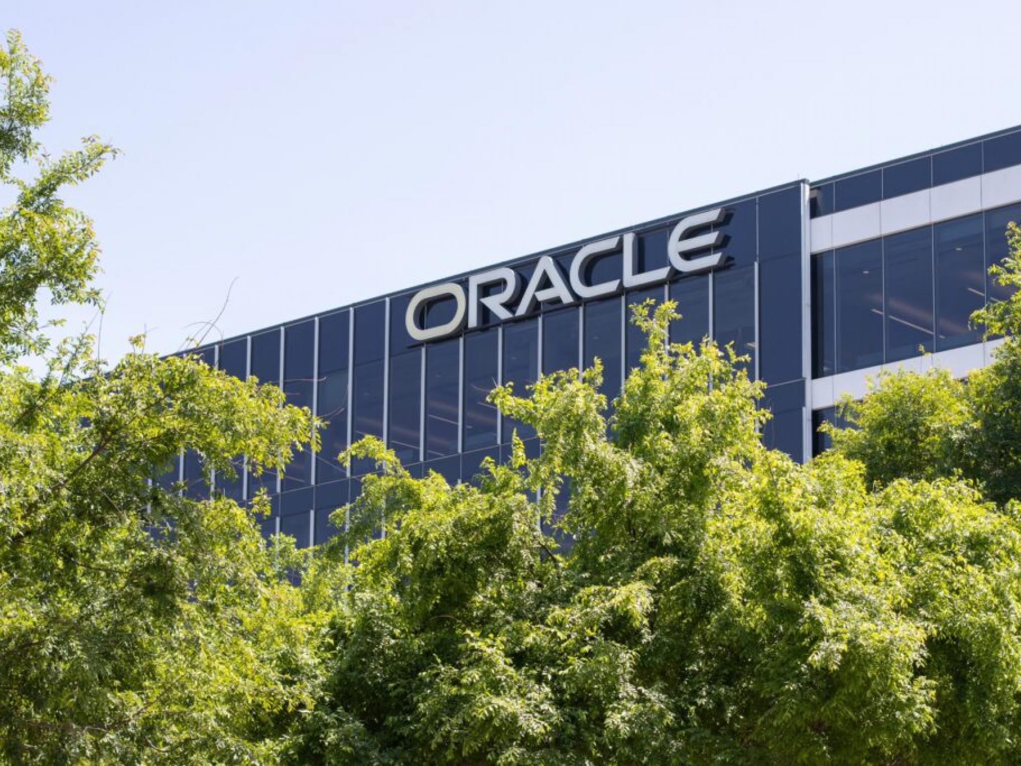  top-analyst-says-oracles-irresponsible-ai-bet-differs-from-healthy-microsoft-and-google-demand-a-bad-business-with-very-low-margins 