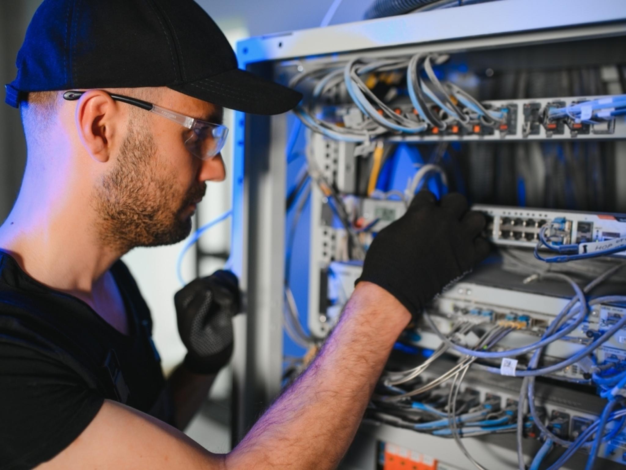  la-rosa-holdings-pivots-hard-into-ai-with-billion-dollar-backing-triggering-sharp-stock-drop 