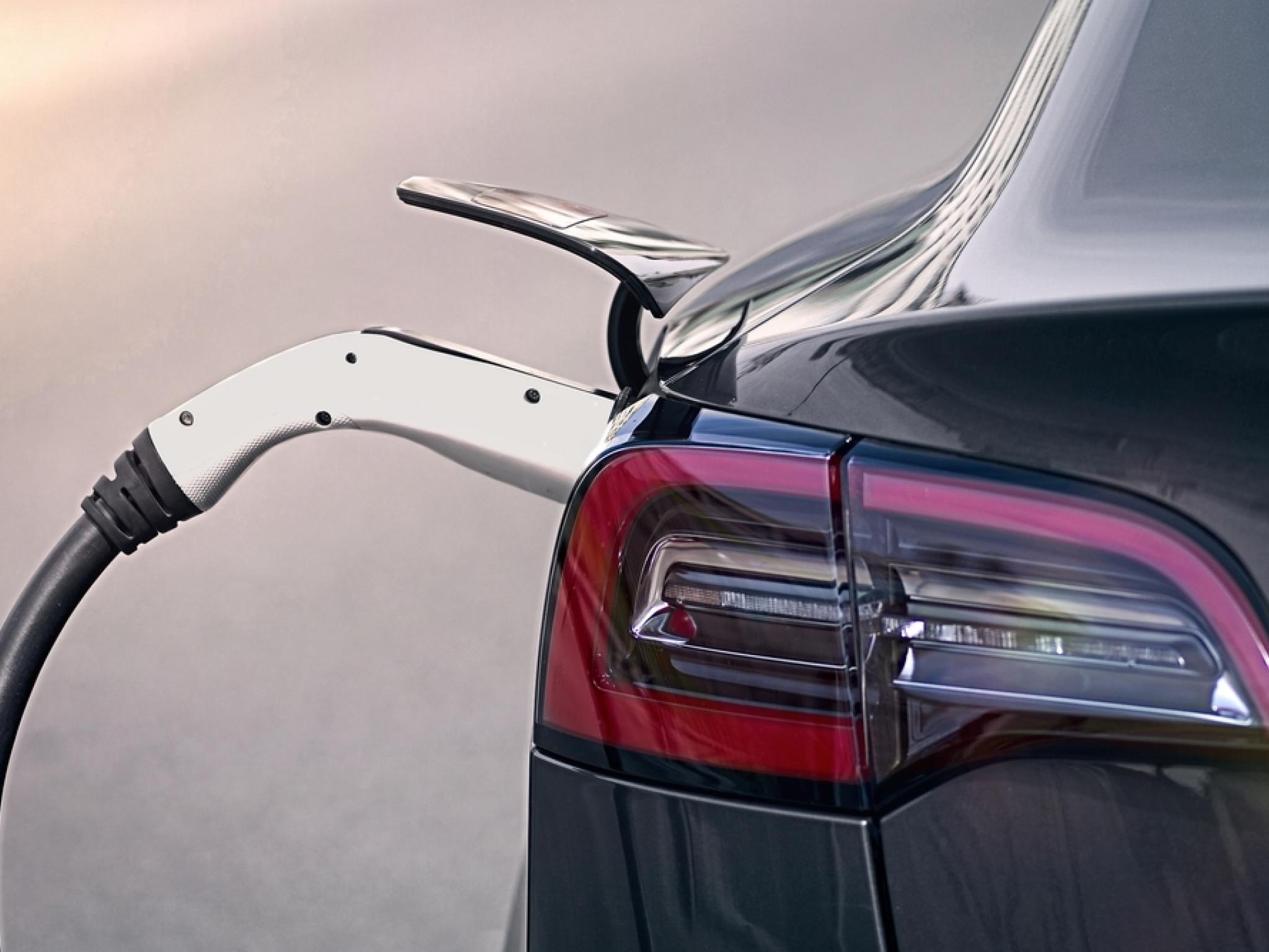  gary-black-explains-why-tesla-stock-continues-to-slide-analyst-zeroes-in-on-weak-china-europe-demand-and-this-factor 