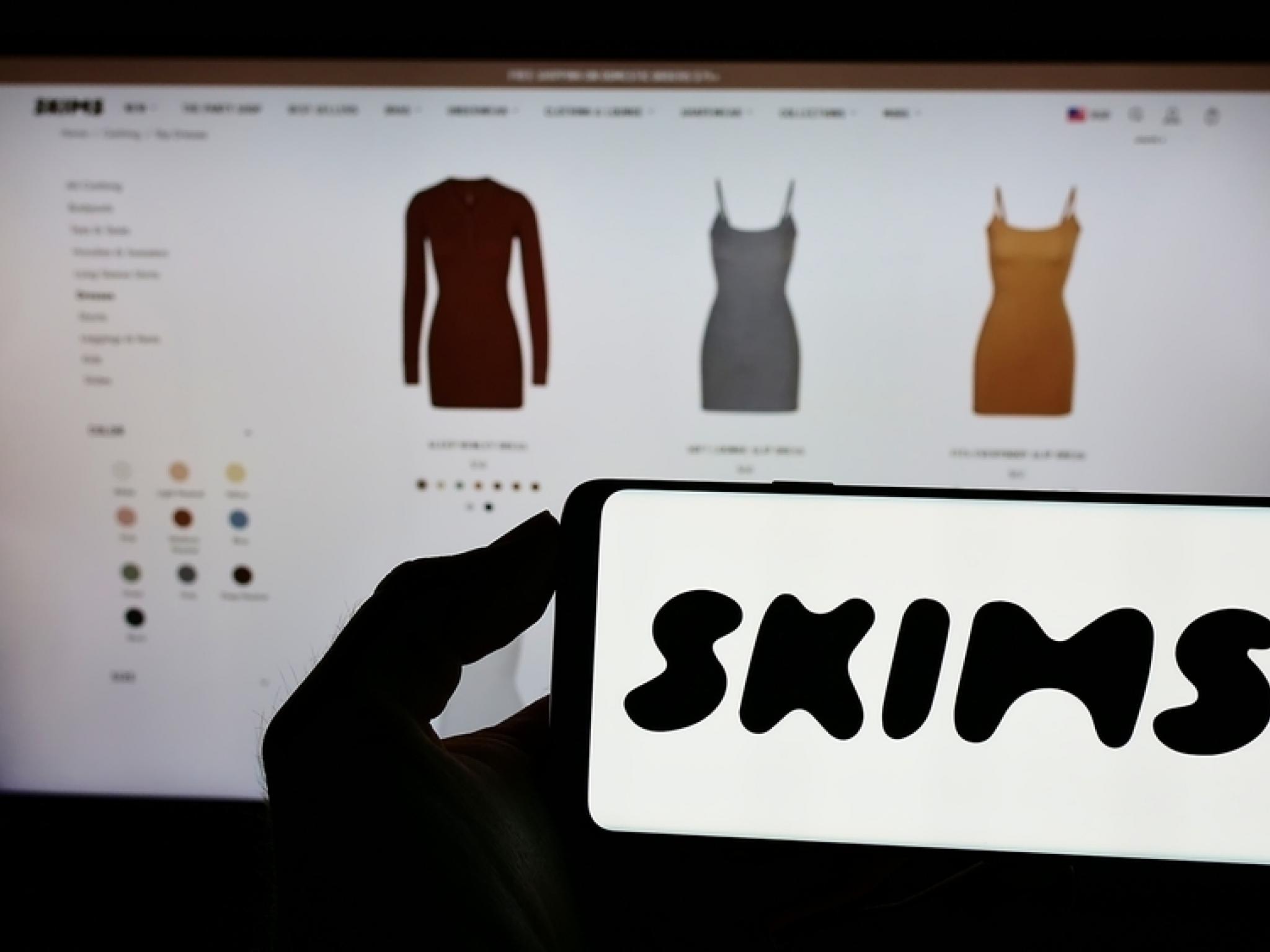 Skims lève 225 millions de dollars de financement, augmentant la valeur nette de Kim Kardashian à 1,7 milliard de dollars