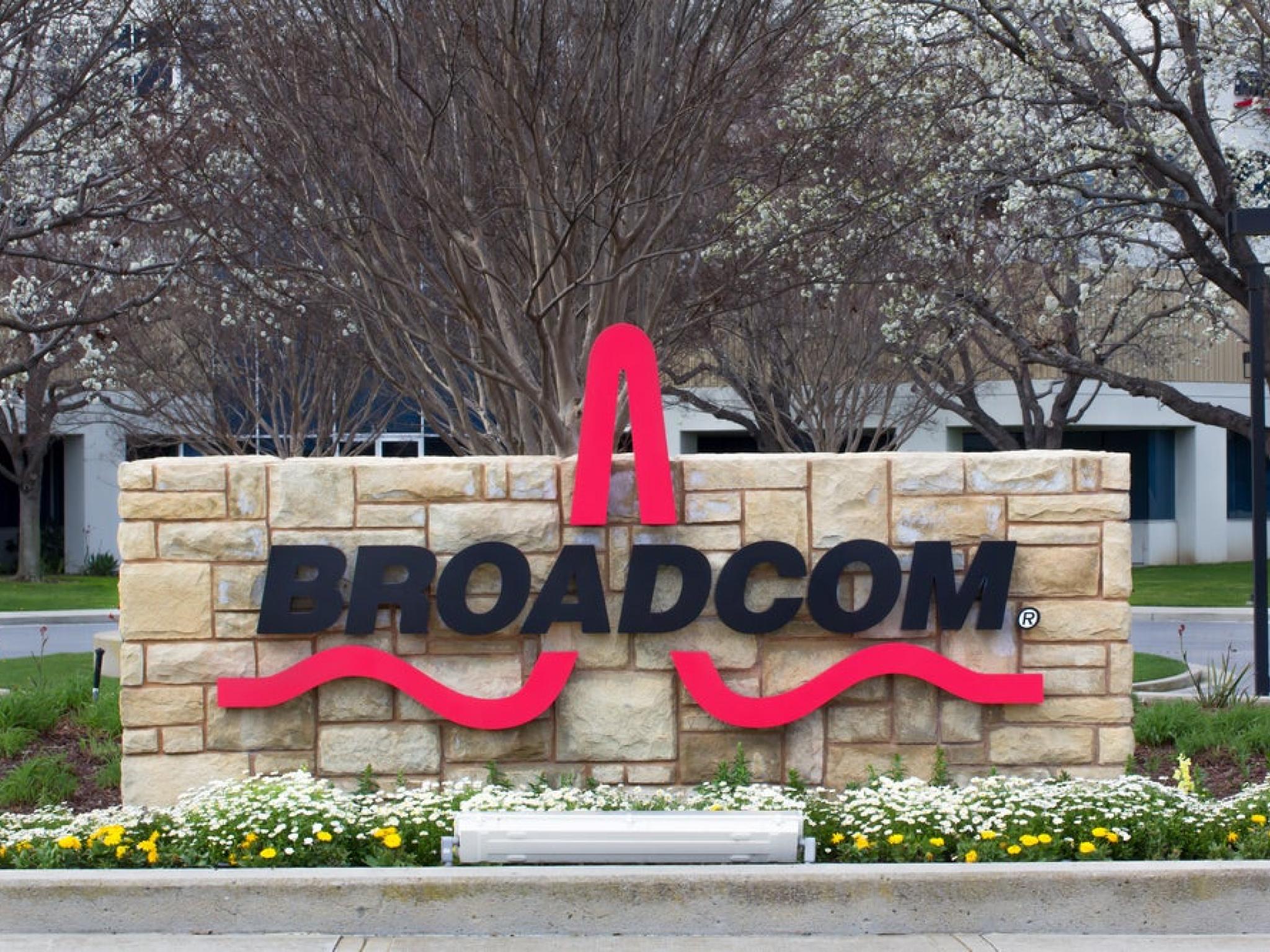  options-corner-the-ai-hangover-presents-a-contrarian-opportunity-in-broadcom-stock 