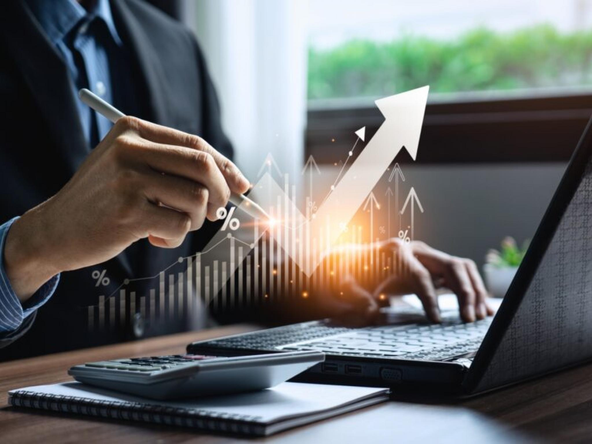 HIVE affirme que son action devrait valoir 20 $ – et ce milliardaire vient tout juste d’investir