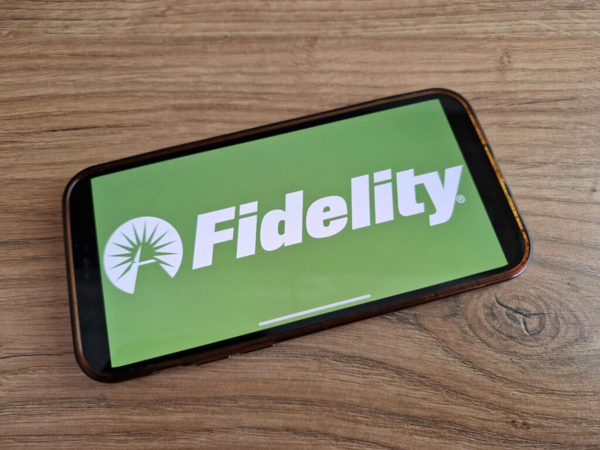Solana grimpe de 7 % alors que Fidelity lance un ETF de mise en jeu de Solana