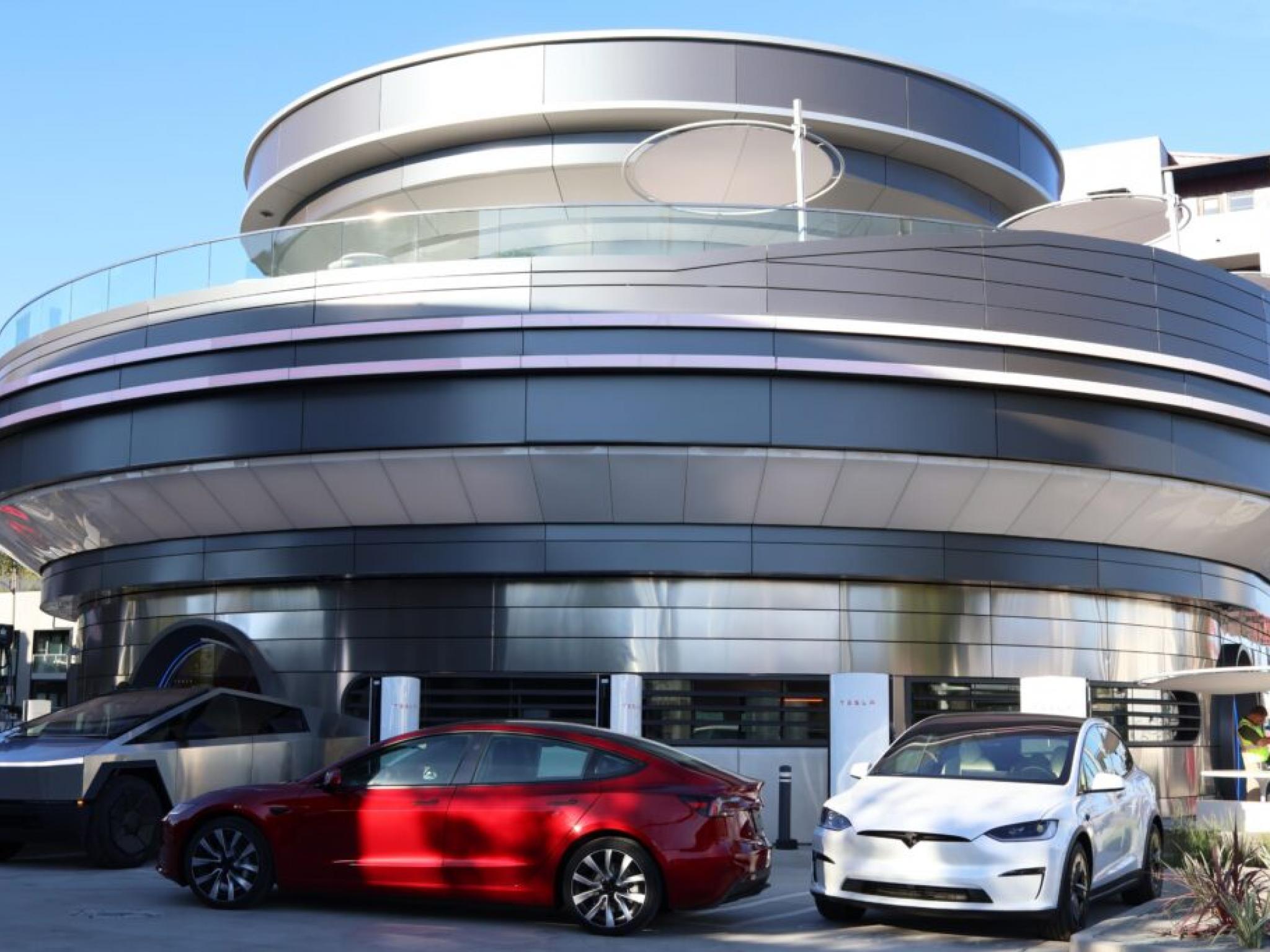  tesla-diner-chef-eric-greenspan-exits-ahead-of-major-changes-coming-to-the-elon-musk-linked-restaurant 