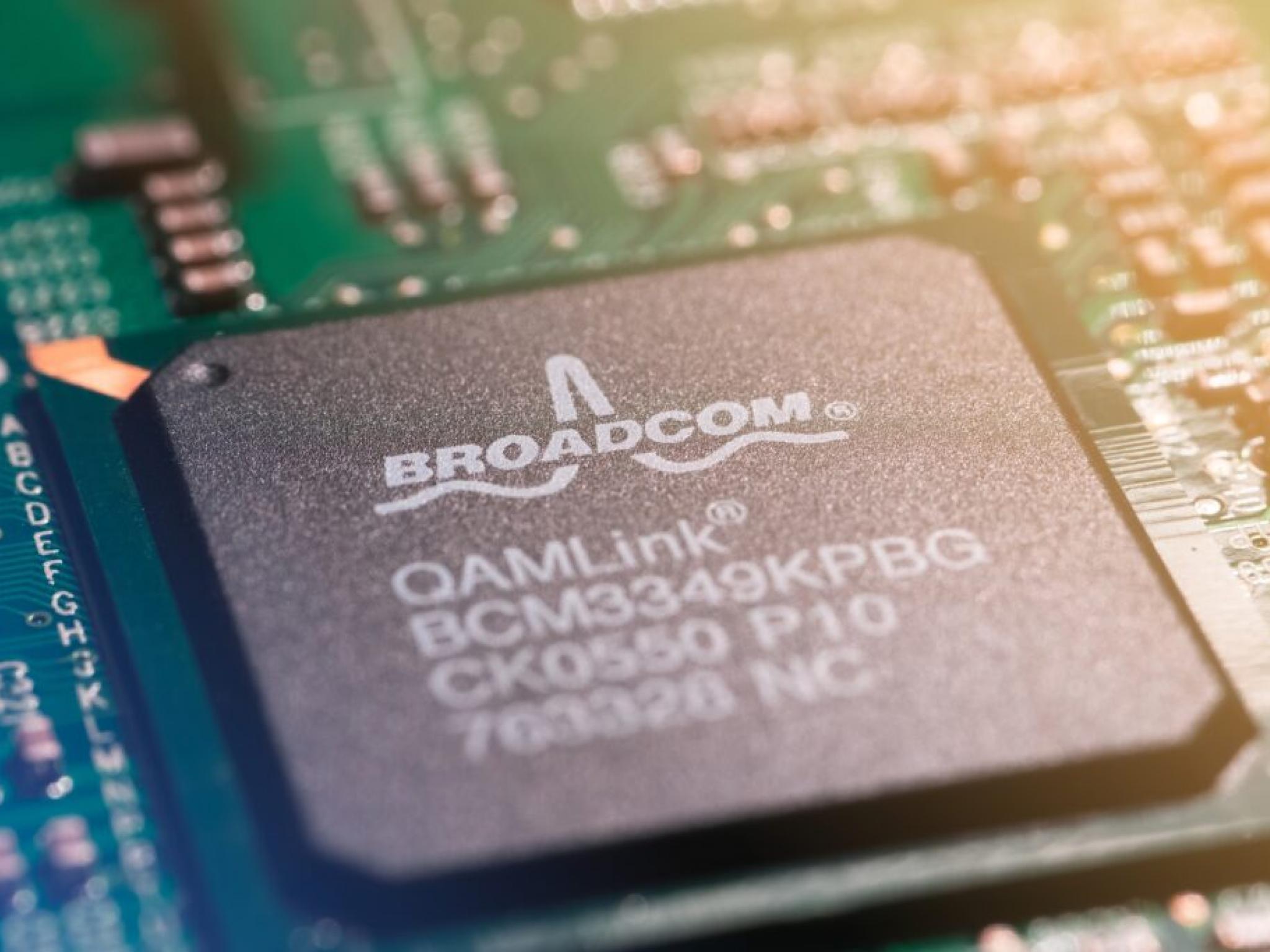  broadcom-struggles-amid-steep-ai-correction-raising-awareness-of-direxions-avl-avs-etfs 