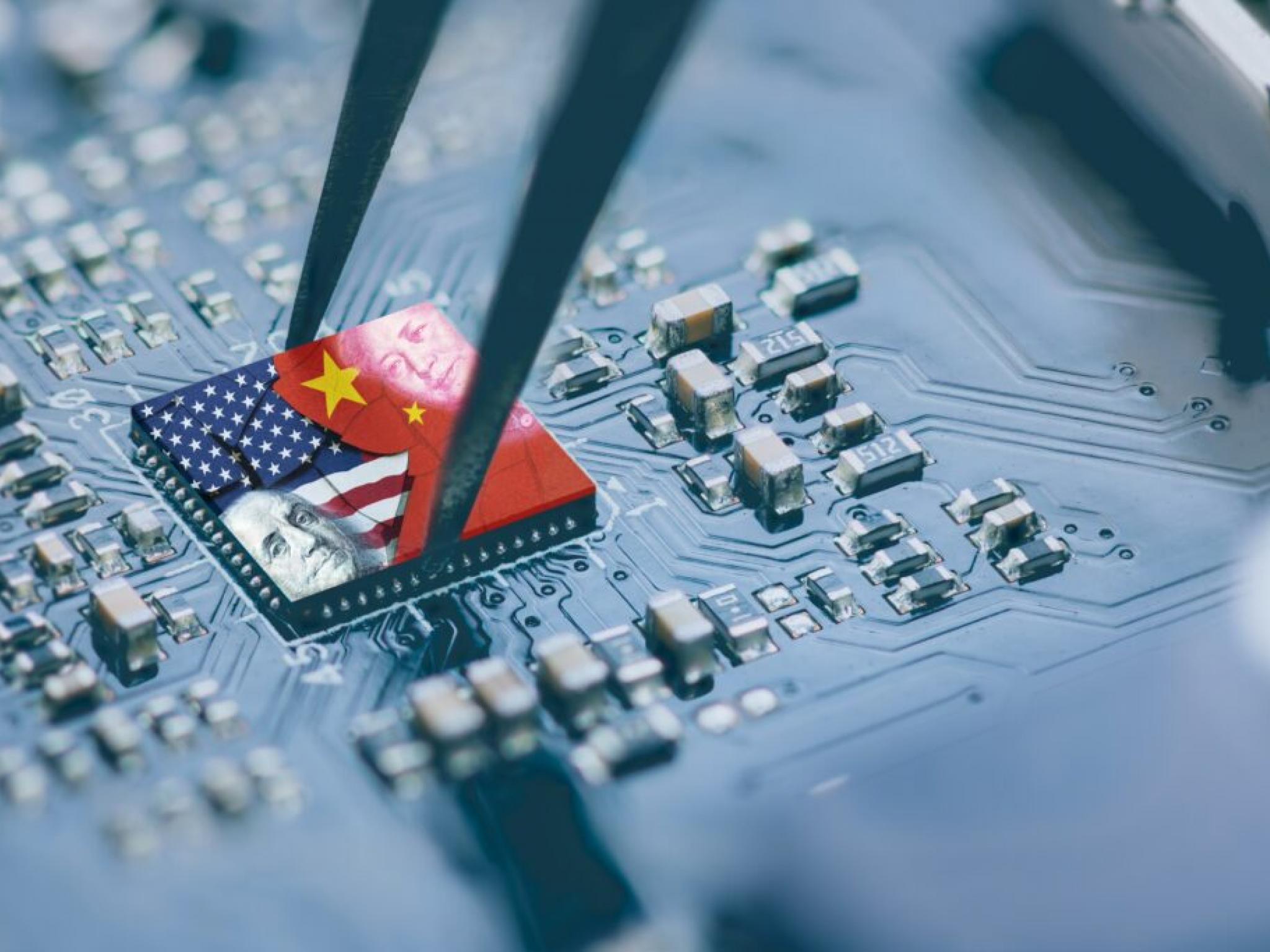 L’administration Trump envisage de retarder les tarifs sur les semi-conducteurs pour éviter un conflit avec la Chine : rapport