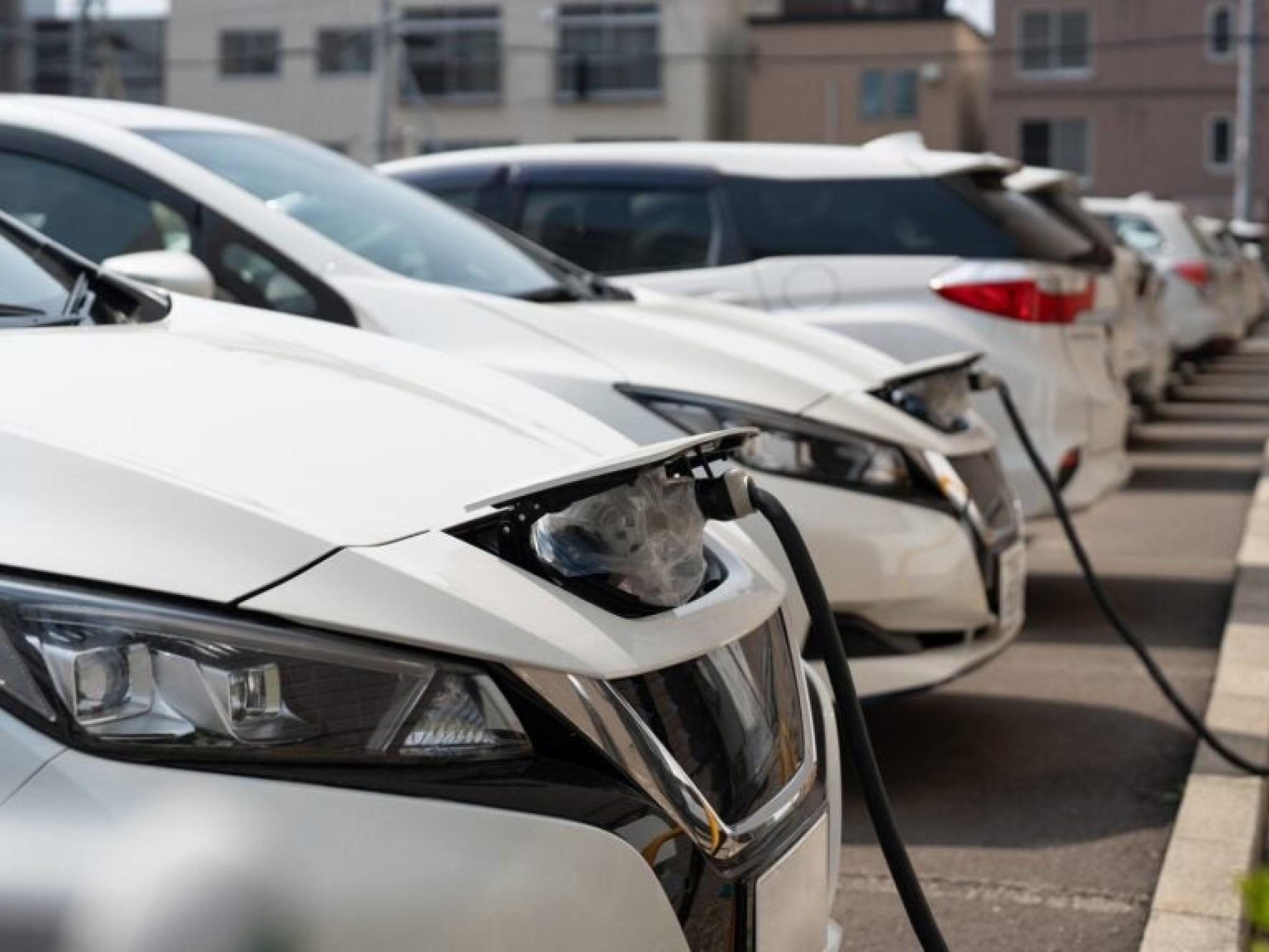 Polar Power remporte un contrat de chargeur de véhicules électriques de 50 unités pour aider les conducteurs en panne