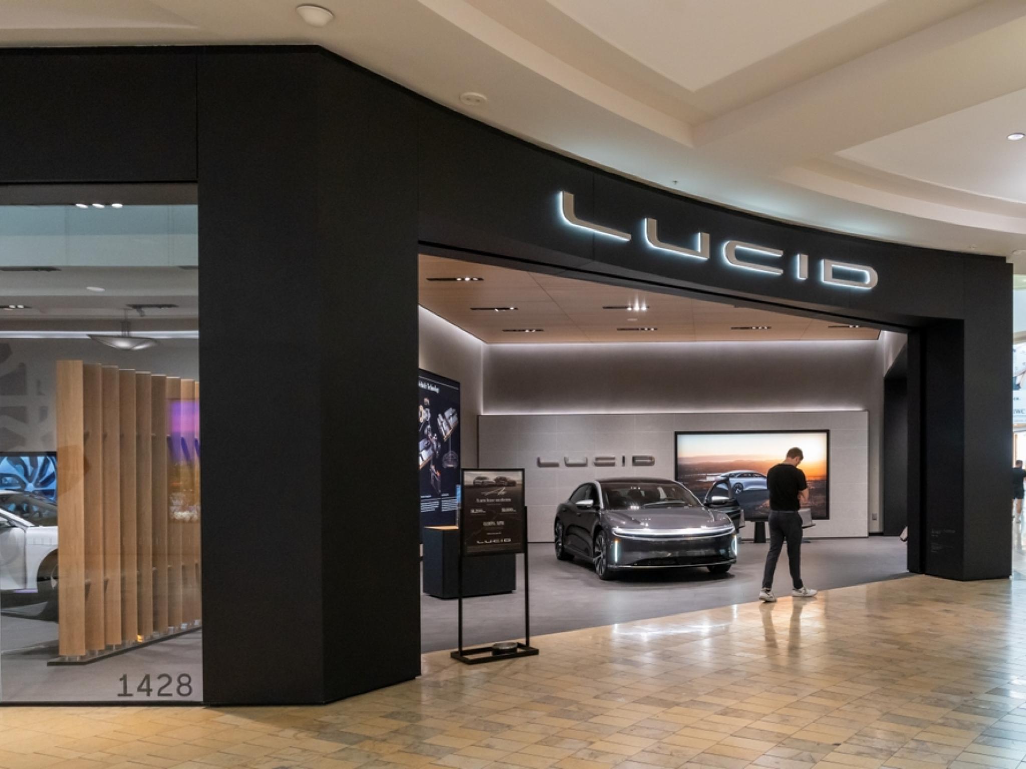  tesla-rival-lucid-falls-6-to-all-time-low-amid-79900-gravity-suv-rollout-earnings-miss 