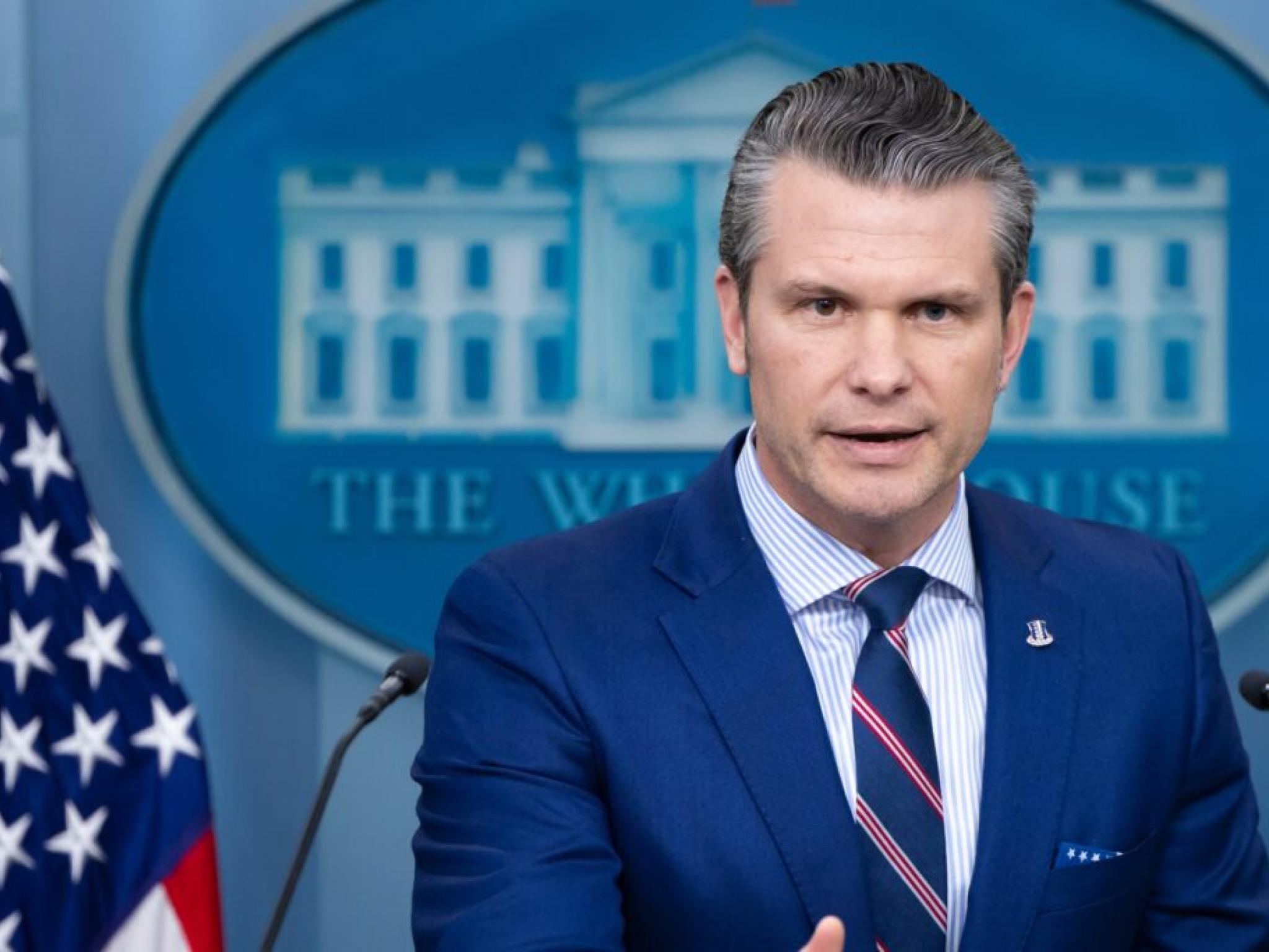 Le chef du Pentagone, Pete Hegseth, rencontre le conseiller à la sécurité nationale du Nigeria, Ribadu, concernant la violence chrétienne