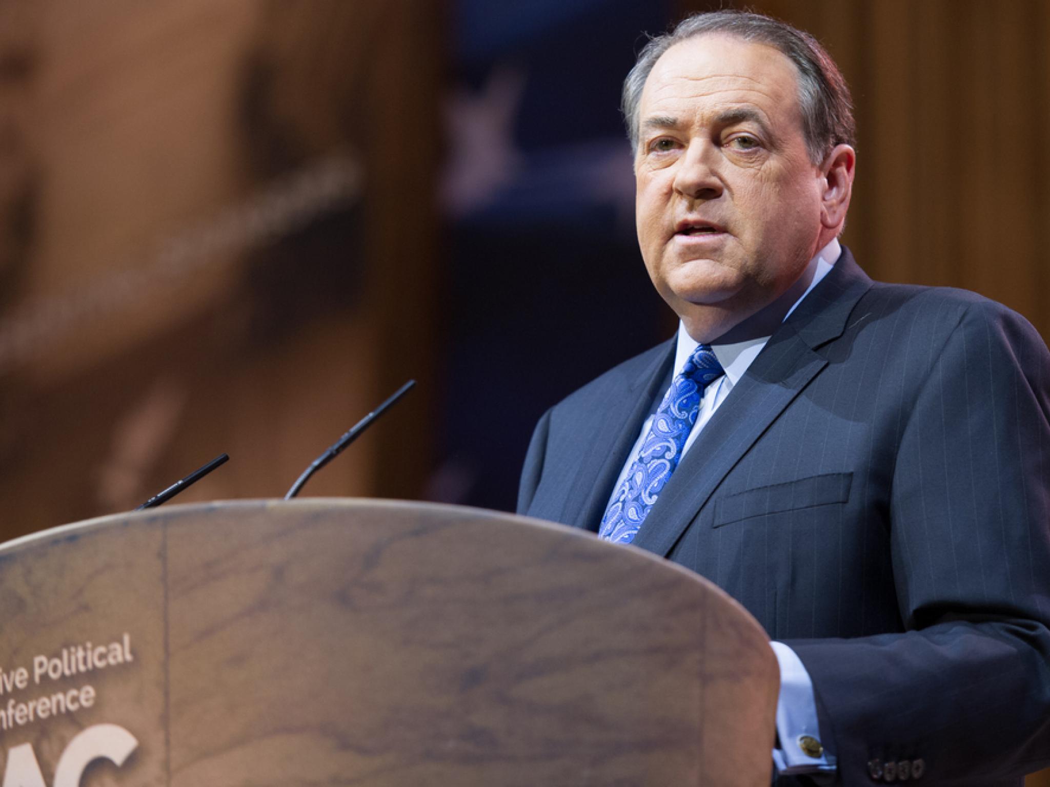 Carlson et MAGA indignés par la réunion secrète de l’ambassadeur américain avec l’espion condamné Pollard