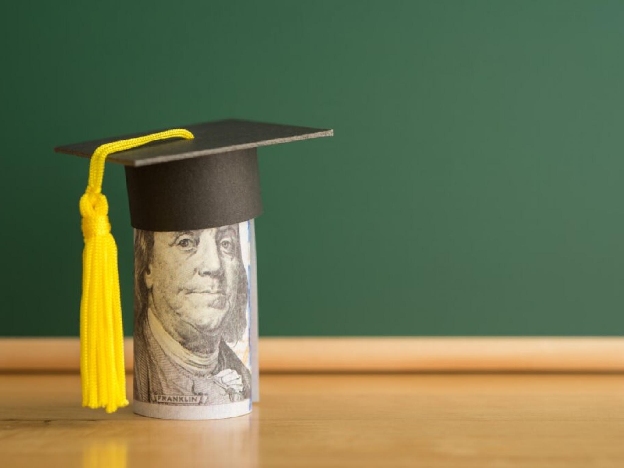 Un quart des chômeurs américains sont maintenant diplômés universitaires – Chamath Palihapitiya met en garde contre le fait que les prêts étudiants alimentent la crise