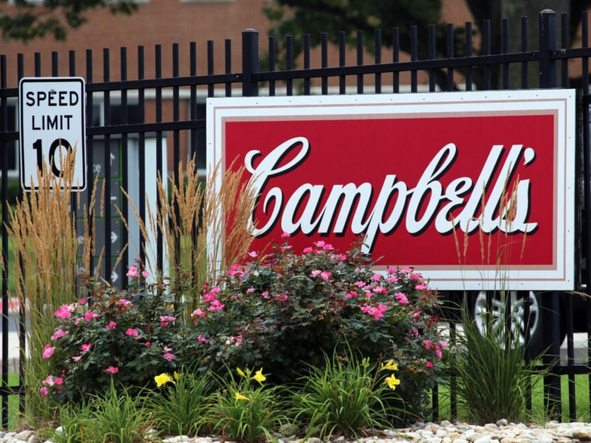 La société Campbell Soup met en congé son vice-président suite à une poursuite pour des remarques “inacceptables”, qualifiant les allégations de produits de “complètement fausses”