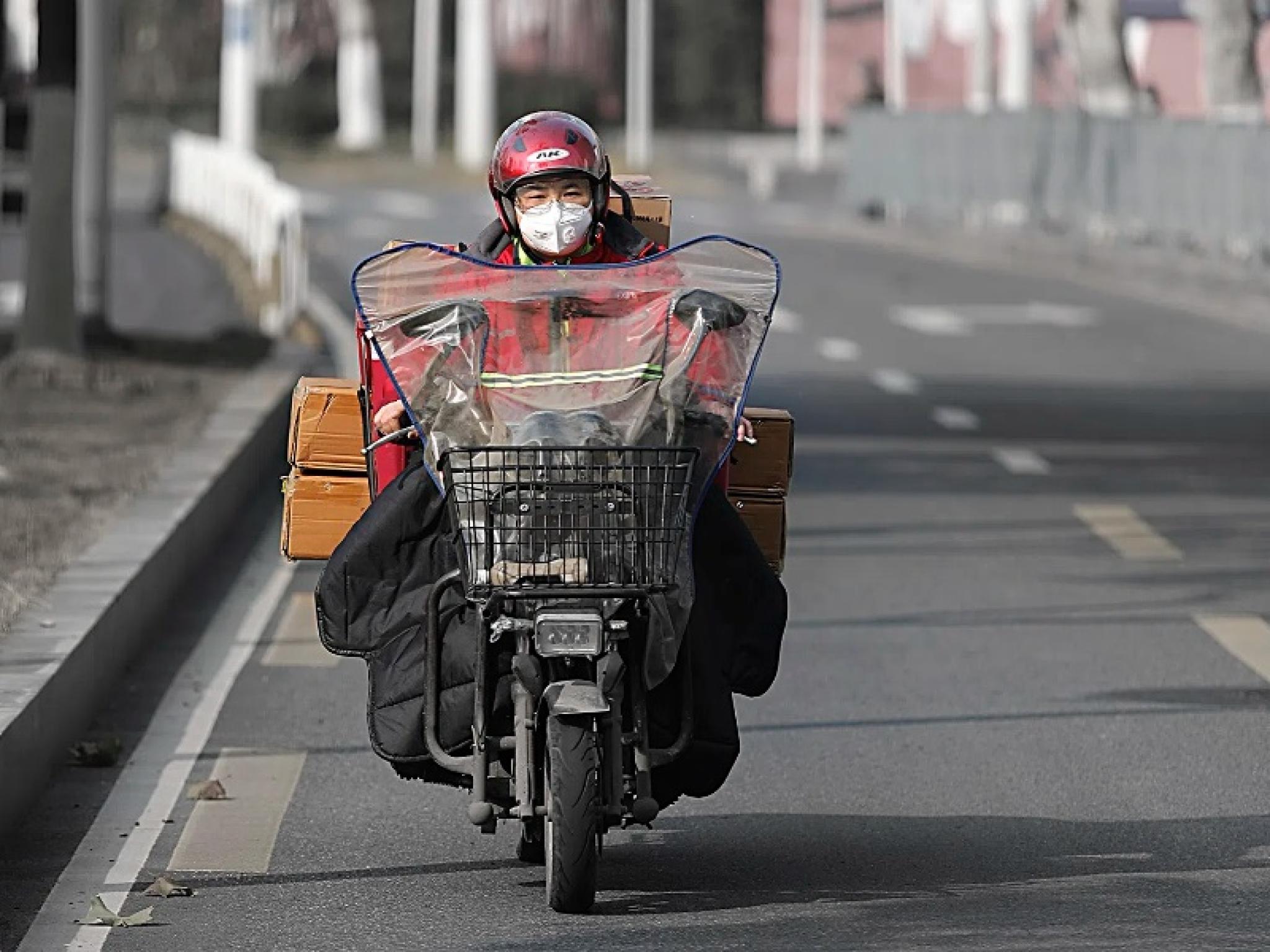  jdcom-seeks-place-at-chinas-massive-takeout-dining-table 