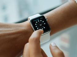  apple-is-developing-smart-watches-with-temperature-sugar-measuring-functionalities-bloomberg 
