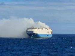  burning-cargo-ship-carrying-thousands-of-luxury-cars-adrift-in-the-atlantic-ocean 
