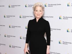  bette-midler-panned-for-breastfeeding-remark-in-wake-of-baby-formula-shortage 
