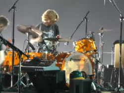  an-alive-feeling-18-year-old-musician-plays-drums-with-pearl-jam-in-oakland 