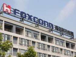  china-resorts-to-retired-soldiers-to-drive-iphone-production-at-biggest-foxconn-facility 