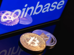 Coinbase Plunges Despite Bitcoin, Ethereum Holding Strong: What's Going On?