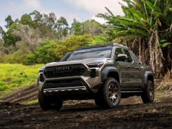  toyota-motor-unveils-new-tacoma-model-plans-to-rule-mid-size-pickup-truck-market 