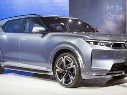  vietnamese-automaker-vinfast-challenges-tesla-with-premium-evs-at-discounted-prices 