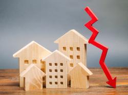  experts-predict-lower-home-prices-on-the-horizon-housings-taken-it-on-the-chin 