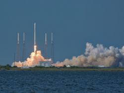  cant-buy-into-spacex-heres-how-to-get-a-piece-of-the-rocket-launch-action 