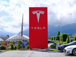  tesla-analysts-tempered-q3-expectations-lucid-ceos-fat-paycheck-nikolas-nagging-fire-incidents-and-more-biggest-ev-stories-of-the-week 