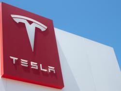  is-tesla-blackberry-of-ev-industry-why-analyst-sees-its-valuation-at-risk-of-collapse 