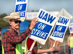  uaw-workers-at-volvos-mack-trucks-reject-contract-opt-for-strike 