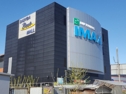  imax-gaining-on-all-grounds---analyst-highlights-streamsmart-technology-and-global-expansion-as-catalysts 