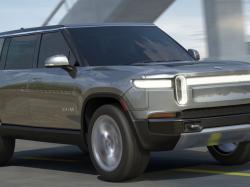  rivian-may-bring-back-a-beloved-feature-with-a-twist-modified-tank-turn-for-off-roading 